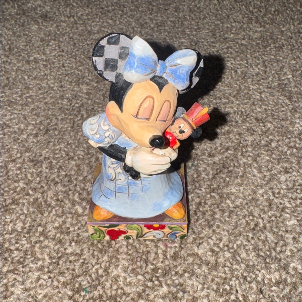 Jim Shore showcase collection “Minnie As Marie”